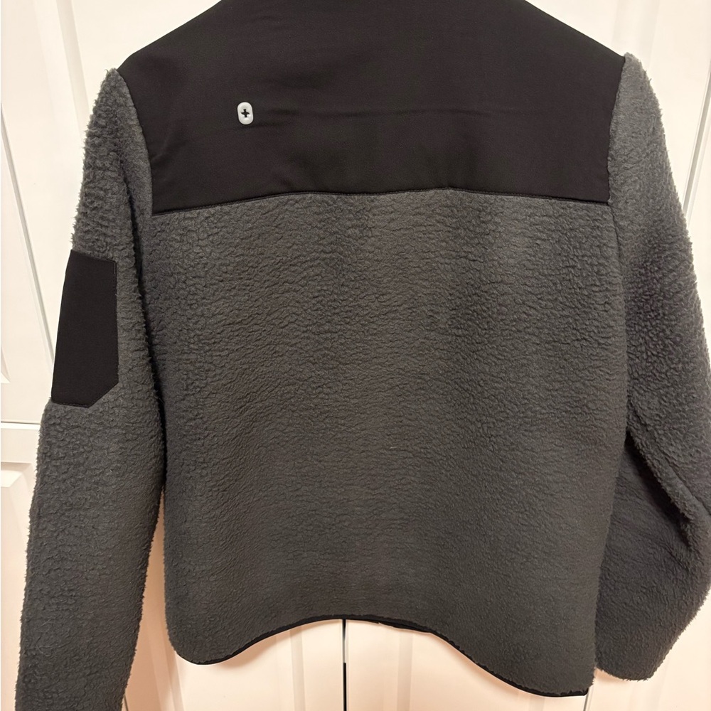 FIGS On Shift Gray/Black Sherpa Zip-Up Jacket Women’s Small - Picture 2 of 9